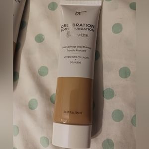NWT! IT! COSMETICS CELEBRATION BODY FOUNDATION ILLUMINATION